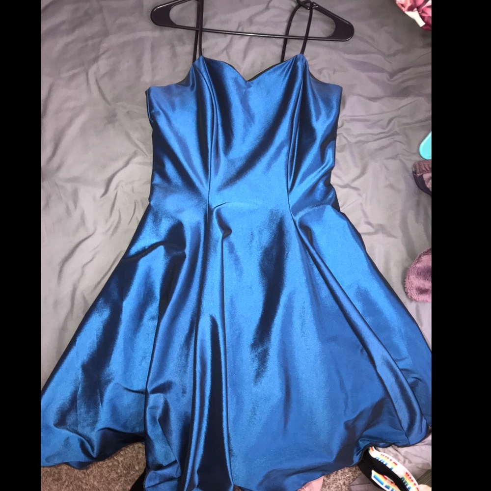 Dress - Picture 3 of 3